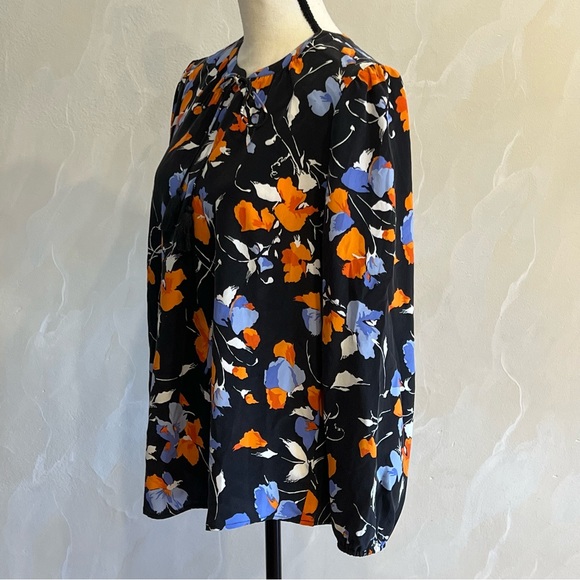 NWT Joie Maizie Caviar Silk Floral Blouse NWT - Picture 2 of 8